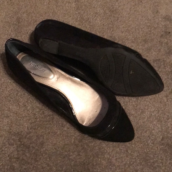 Alfani Flats - Picture 3 of 4